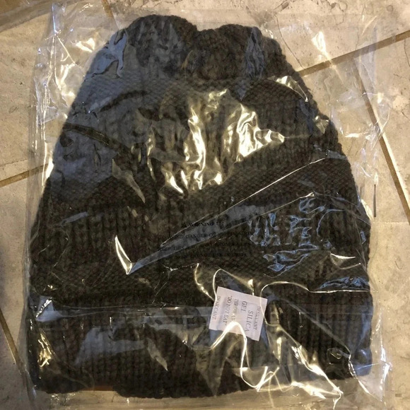 BEANIE UNISEX HAT - GREEN - Picture 2 of 4